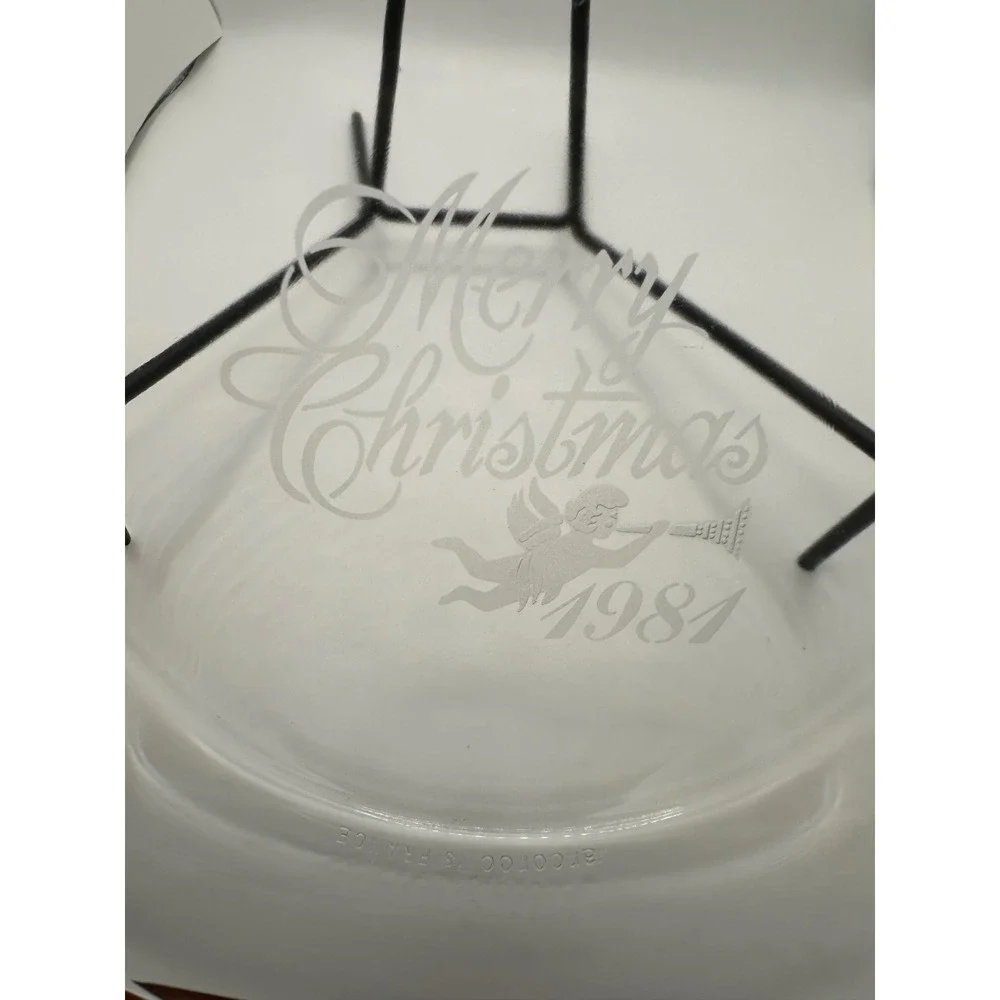 Vintage Figi's Merry Christmas 1981‎ crystal Plate Arcoroc Holiday Collectible